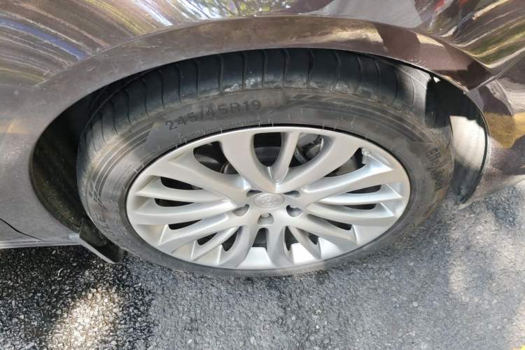 Used Buick LaCrosse 2018 28T Luxury Model Right Front Wheel Hub