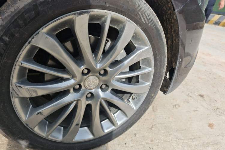 Used Buick LaCrosse 2018 28T Luxury Model Right Front Wheel Hub