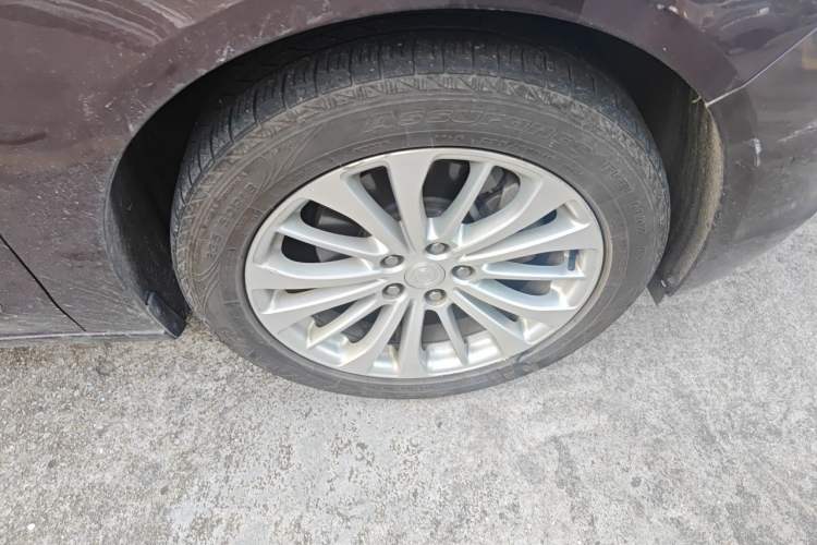 Used Buick LaCrosse 2018 28T Elite Edition Right Front Wheel Hub