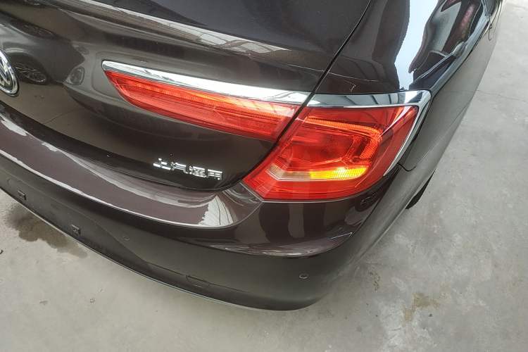 Used Buick LaCrosse 2018 20T Luxury Model Right Rear Taillight