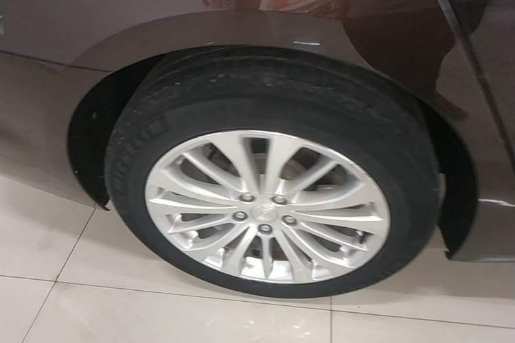 Used Buick LaCrosse 2018 28T Elite Edition Right Rear Wheel Hub