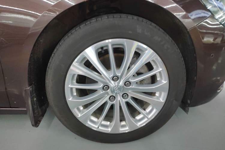 Used Buick LaCrosse 2018 28T Elite Edition Right Rear Wheel Hub