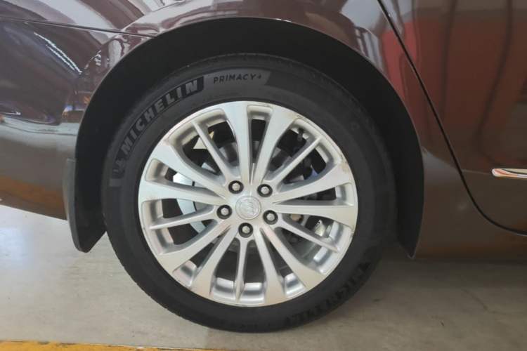 Used Buick LaCrosse 2018 28T Elite Edition Right Rear Wheel Hub