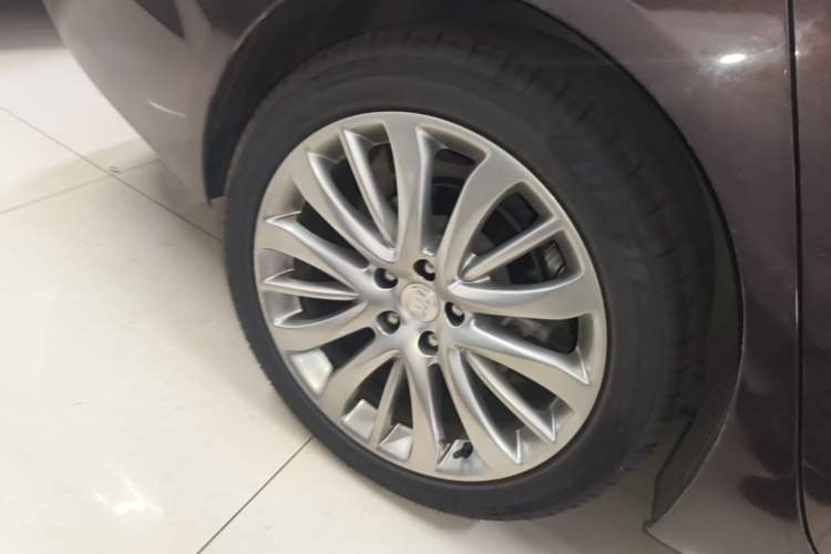 Used Buick LaCrosse 2018 28T Luxury Model Right Rear Wheel Hub