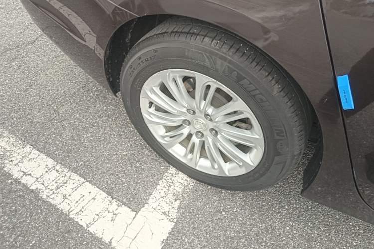 Used Buick LaCrosse 2018 20T Elite Edition Right Rear Wheel Hub