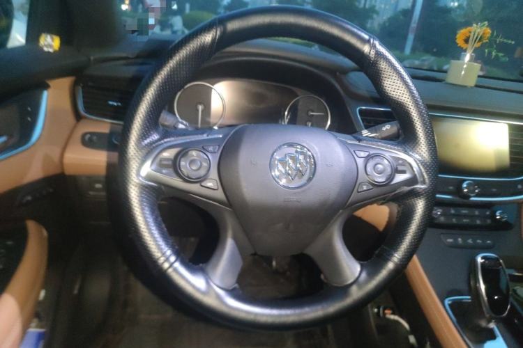 Used Buick LaCrosse 2018 28T Luxury Model Steering Wheel