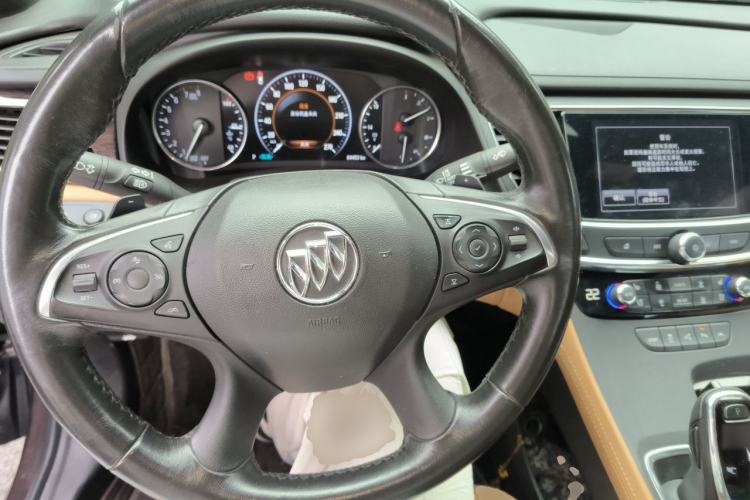 Used Buick LaCrosse 2018 28T Luxury Model Steering Wheel