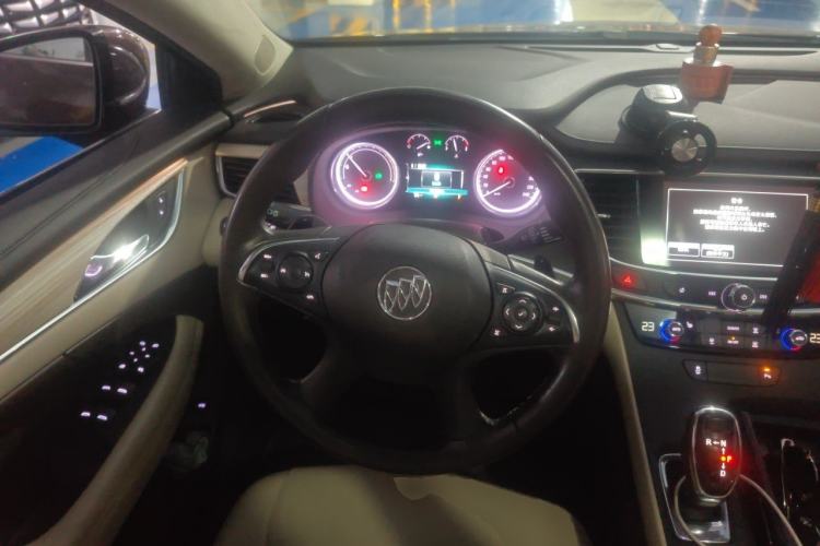 Used Buick LaCrosse 2018 30H Elite Edition Steering Wheel