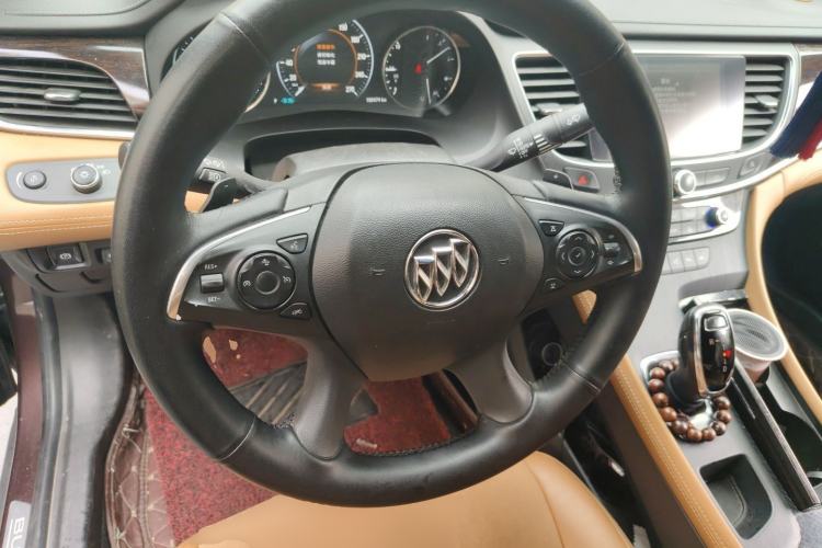 Used Buick LaCrosse 2018 28T Luxury Model Steering Wheel