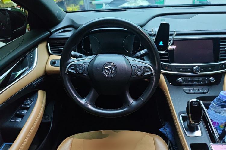Used Buick LaCrosse 2018 28T Luxury Model Steering Wheel