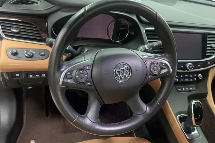Used Buick LaCrosse 2018 28T Luxury Model Steering Wheel