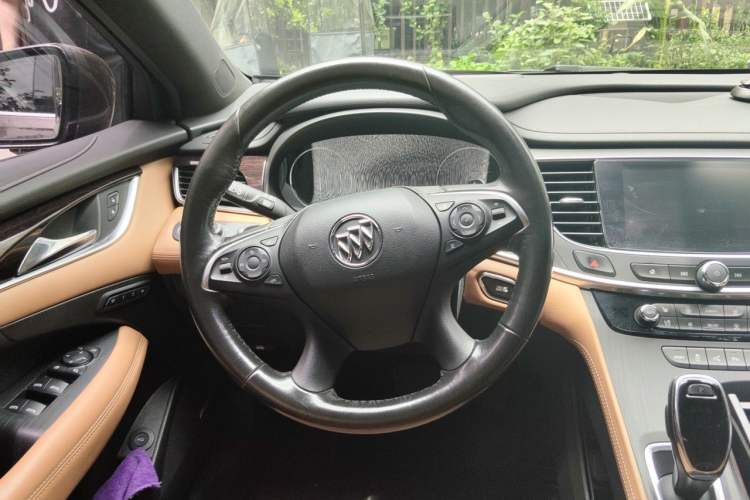 Used Buick LaCrosse 2018 28T Luxury Model Steering Wheel