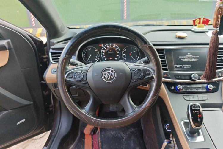 Used Buick LaCrosse 2018 28T Luxury Model Steering Wheel