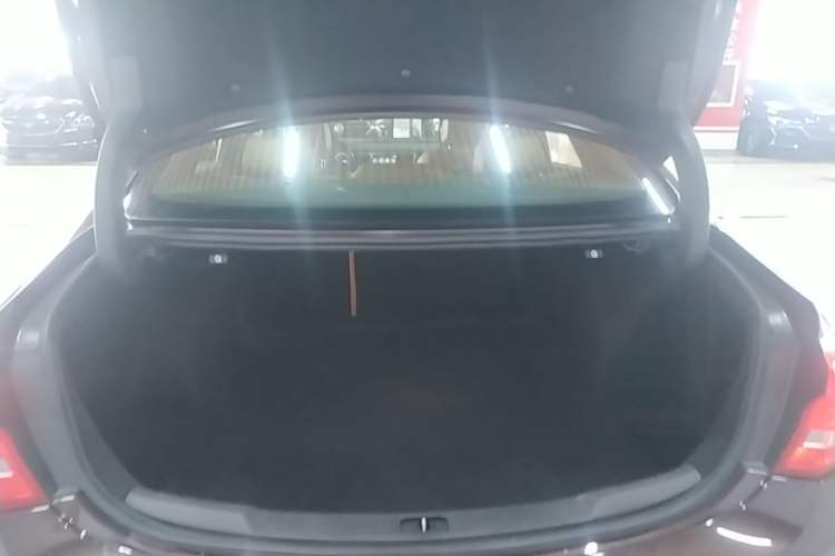 Used Buick LaCrosse 2018 28T Elite Edition Trunk