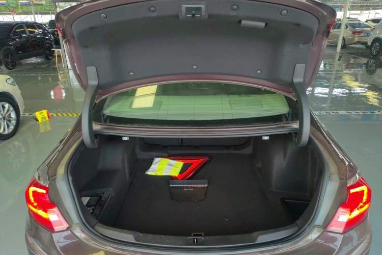 Used Buick LaCrosse 2018 20T Elite Edition Trunk