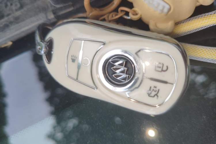 Used Buick LaCrosse 2018 28T Elite Edition Vehicle Key