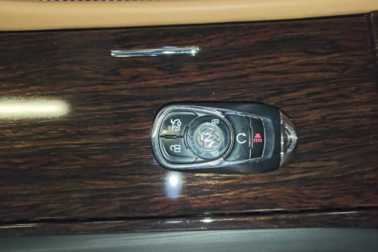 Used Buick LaCrosse 2018 28T Elite Edition Vehicle Key