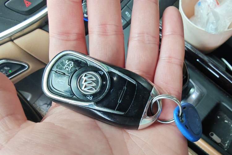 Used Buick LaCrosse 2018 28T Luxury Model Vehicle Key