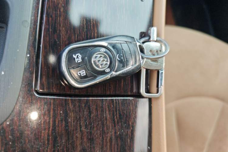 Used Buick LaCrosse 2018 28T Luxury Model Vehicle Key