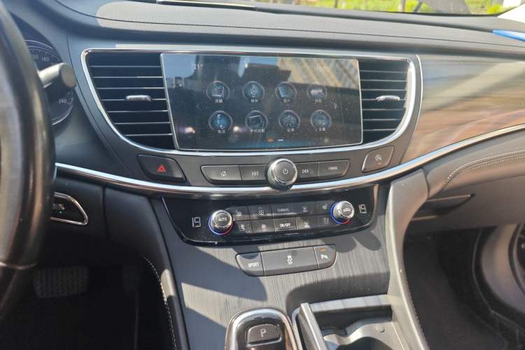 Used Buick LaCrosse 2018 20T Elite Edition Audio And AC Panel