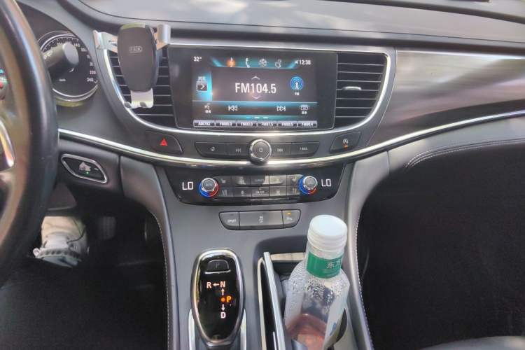 Used Buick LaCrosse 2018 20T Elite Edition Audio And AC Panel