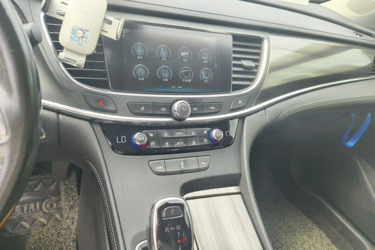 Used Buick LaCrosse 2018 20T Elite Edition Audio And AC Panel