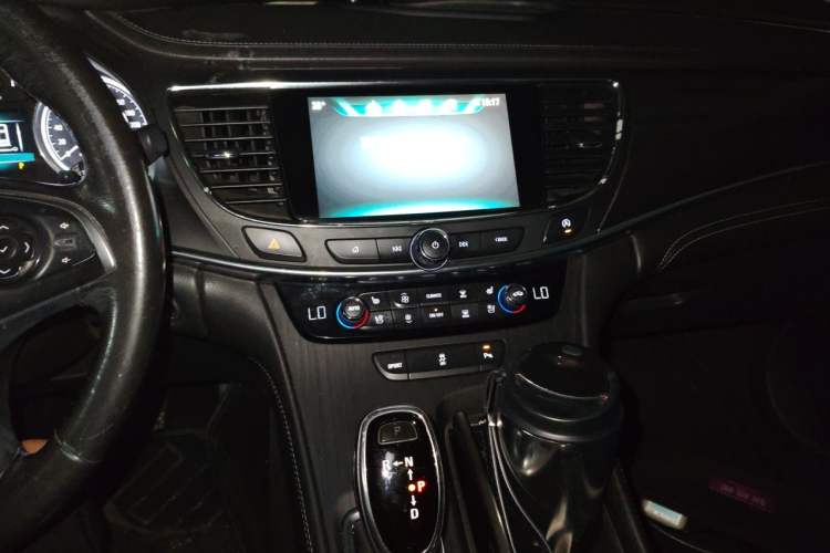 Used Buick LaCrosse 2018 20T Elite Edition Audio And AC Panel