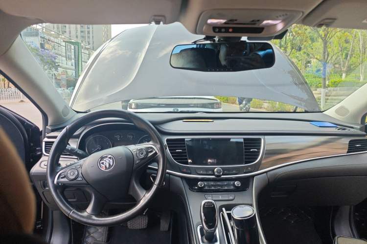 Used Buick LaCrosse 2018 20T Elite Edition Center Console