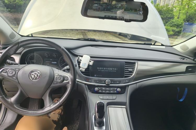 Used Buick LaCrosse 2018 20T Elite Edition Center Console