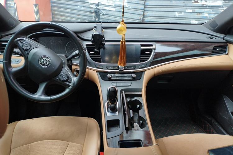 Used Buick LaCrosse 2018 28T Elite Edition Center Console