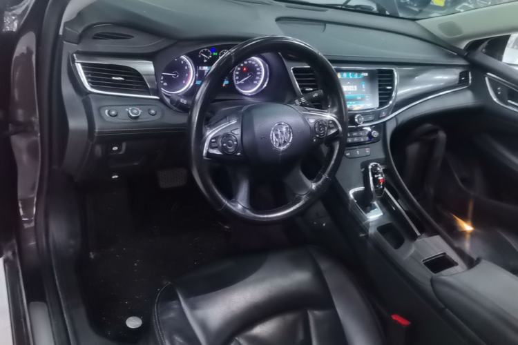 Used Buick LaCrosse 2018 20T Elite Edition Center Console