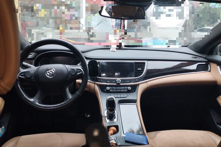 Used Buick LaCrosse 2018 20T Luxury Model Center Console