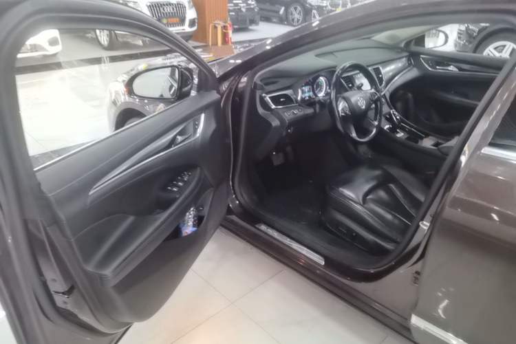 Used Buick LaCrosse 2018 20T Elite Edition Driver Seat