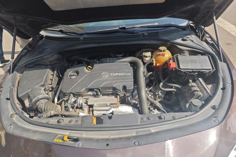 Used Buick LaCrosse 2018 20T Elite Edition Engine Bay