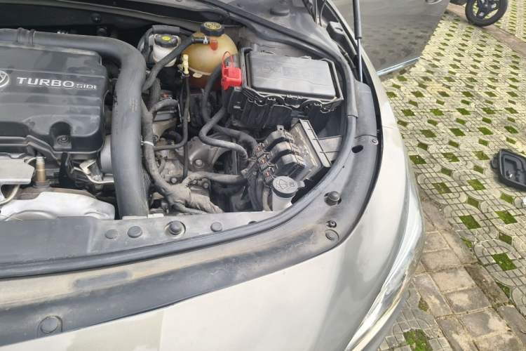 Used Buick LaCrosse 2018 20T Elite Edition Engine Bay Left