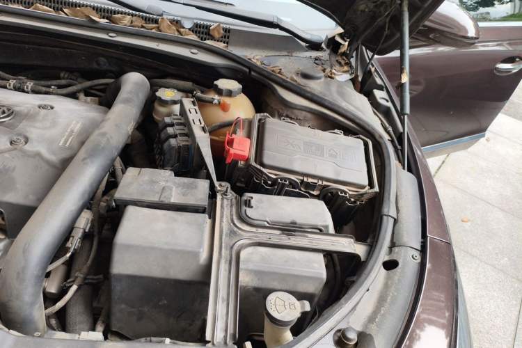 Used Buick LaCrosse 2018 28T Elite Edition Engine Bay Left