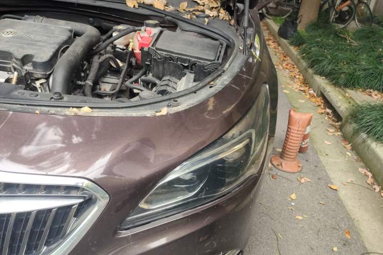 Used Buick LaCrosse 2018 20T Elite Edition Engine Bay Left