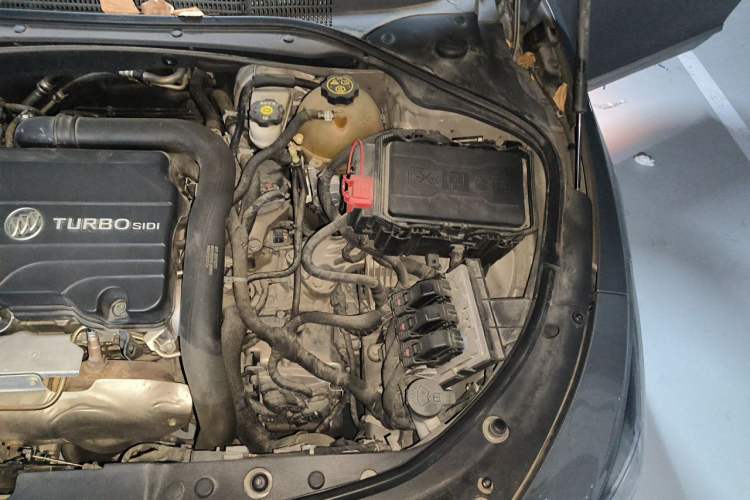 Used Buick LaCrosse 2018 20T Elite Edition Engine Bay Left