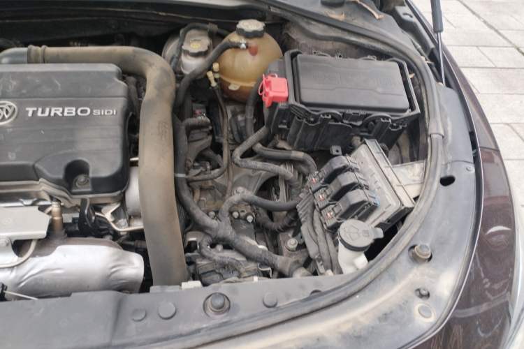 Used Buick LaCrosse 2018 20T Luxury Model Engine Bay Left