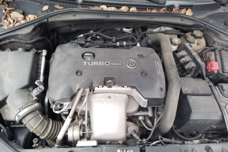 Used Buick LaCrosse 2018 28T Elite Edition Engine Bay