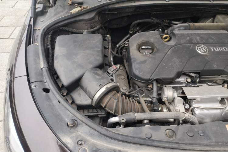 Used Buick LaCrosse 2018 20T Luxury Model Engine Bay Right