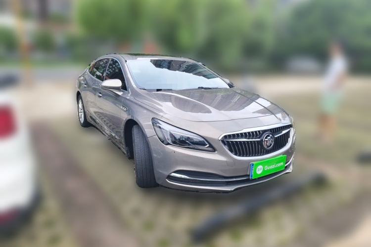 Used Buick LaCrosse 2018 20T Elite Edition Front Right 45 Deg