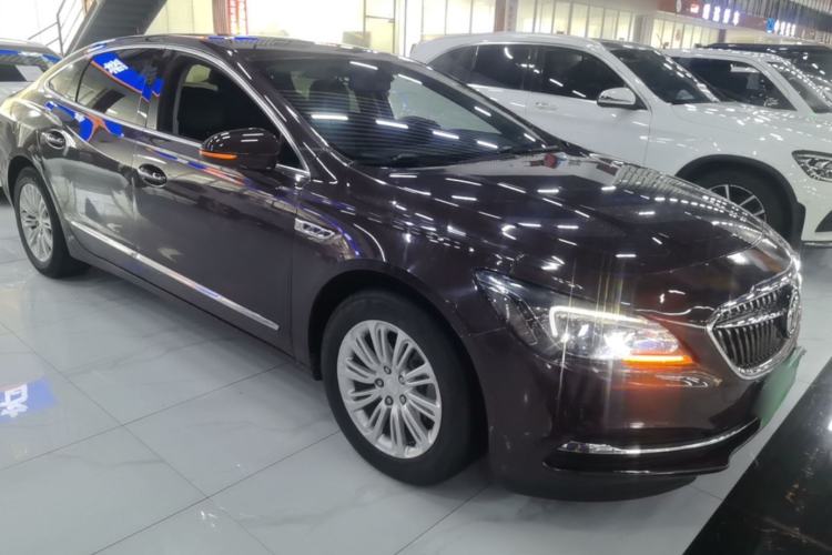 Used Buick LaCrosse 2018 20T Elite Edition Front Right 45 Deg