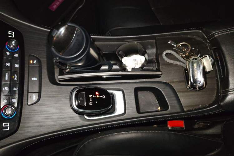 Used Buick LaCrosse 2018 20T Elite Edition Gear Lever