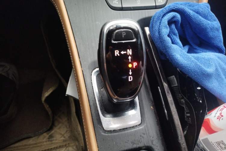 Used Buick LaCrosse 2018 28T Elite Edition Gear Lever
