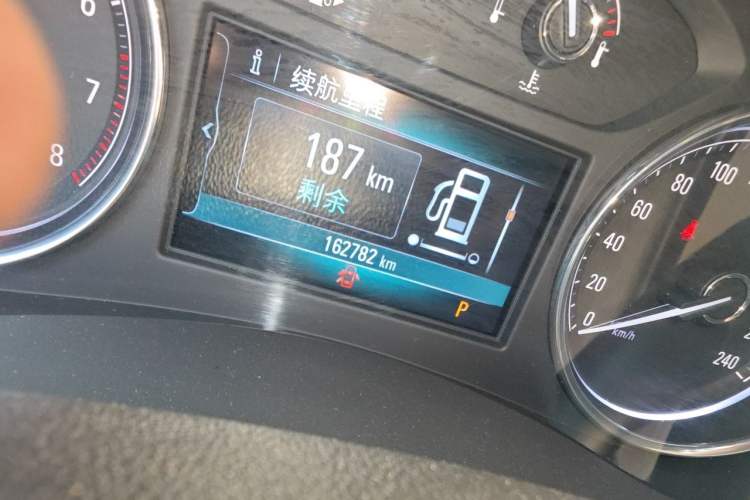 Used Buick LaCrosse 2018 20T Elite Edition Odometer Close Up