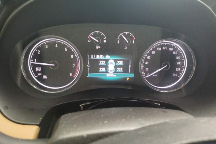 Used Buick LaCrosse 2018 28T Elite Edition Odometer Close Up