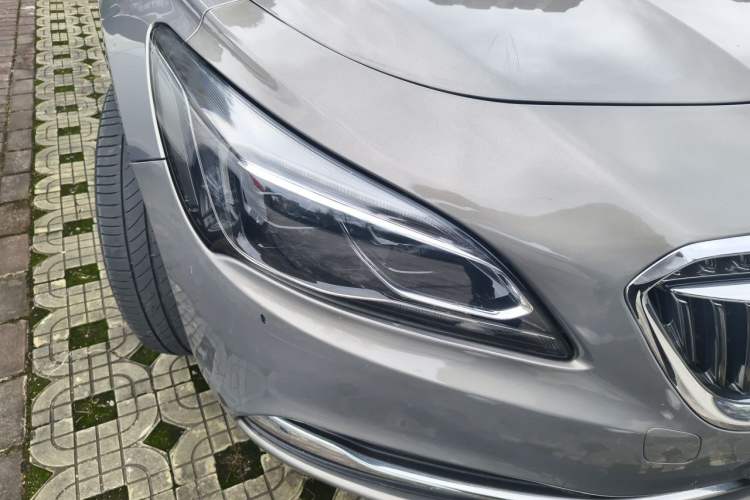 Used Buick LaCrosse 2018 20T Elite Edition Right Front Headlight
