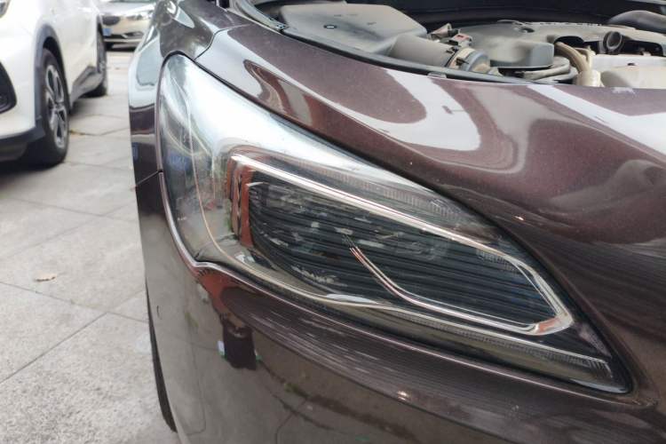 Used Buick LaCrosse 2018 28T Elite Edition Right Front Headlight