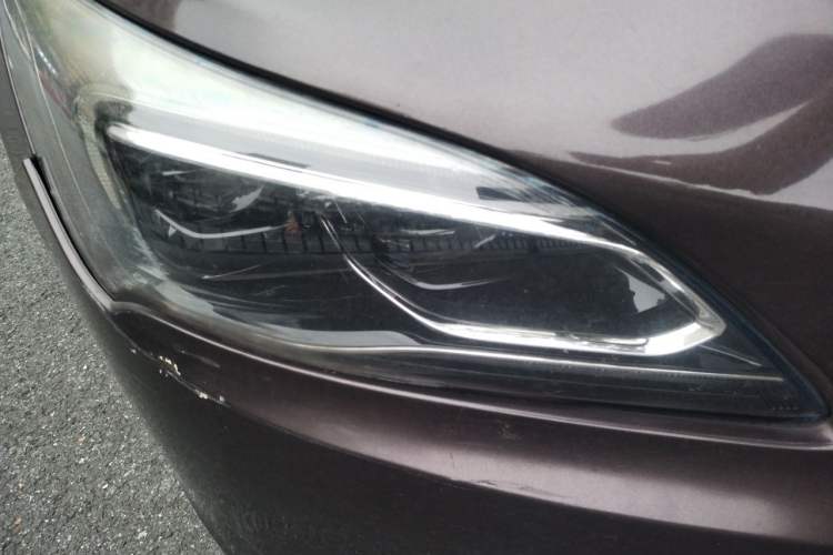 Used Buick LaCrosse 2018 28T Elite Edition Right Front Headlight